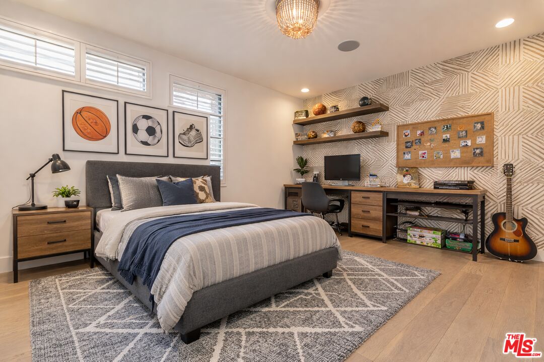 9823 Cardigan Pl
