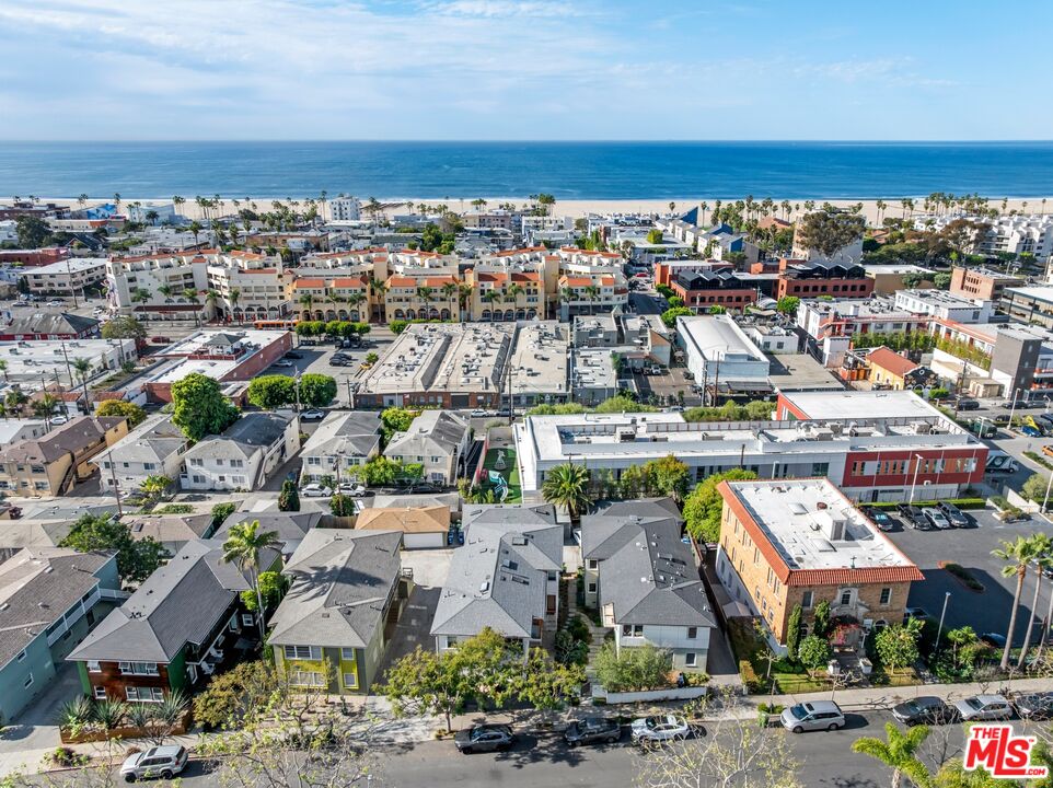 219 3rd Ave