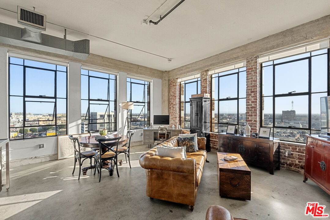 315 E 8th St Unit: 1004