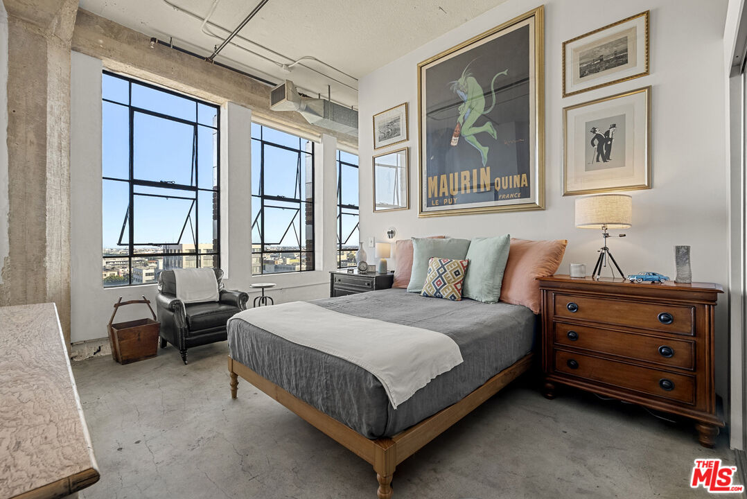 315 E 8th St Unit: 1004