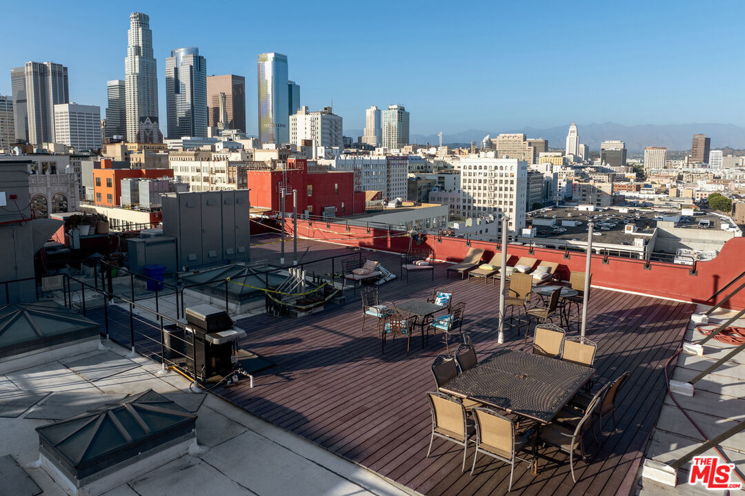 315 E 8th St Unit: 1004