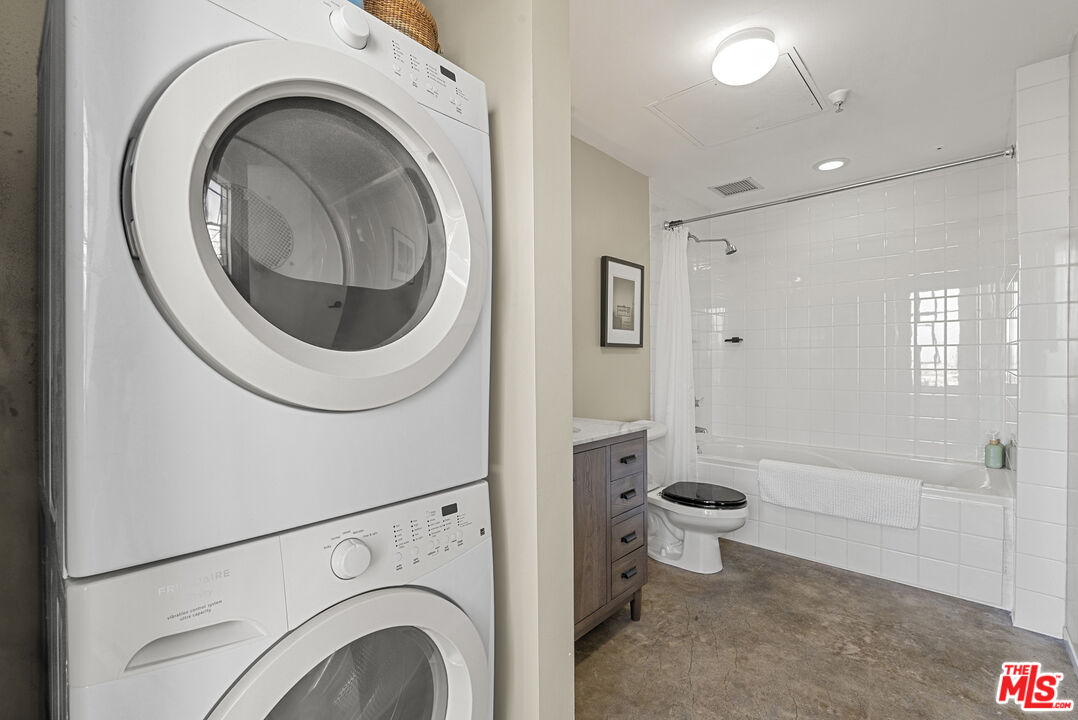 315 E 8th St Unit: 1004