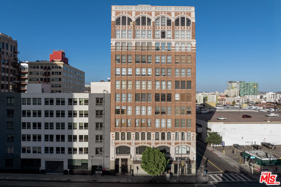 315 E 8th St Unit: 1004