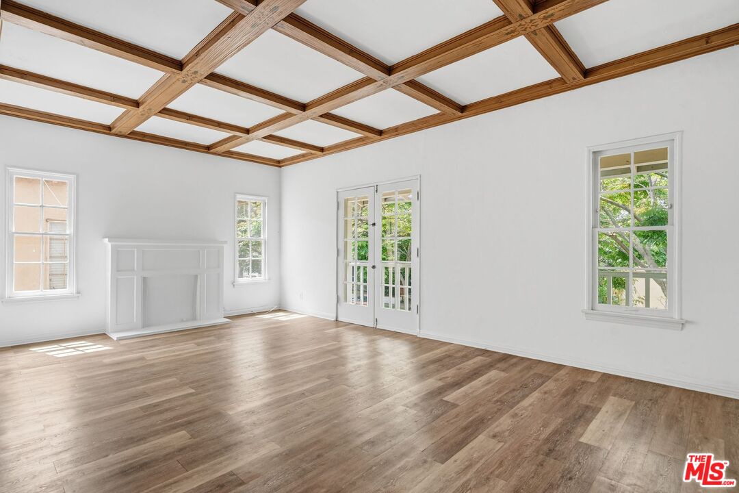 140 S Camden Dr Unit: 202