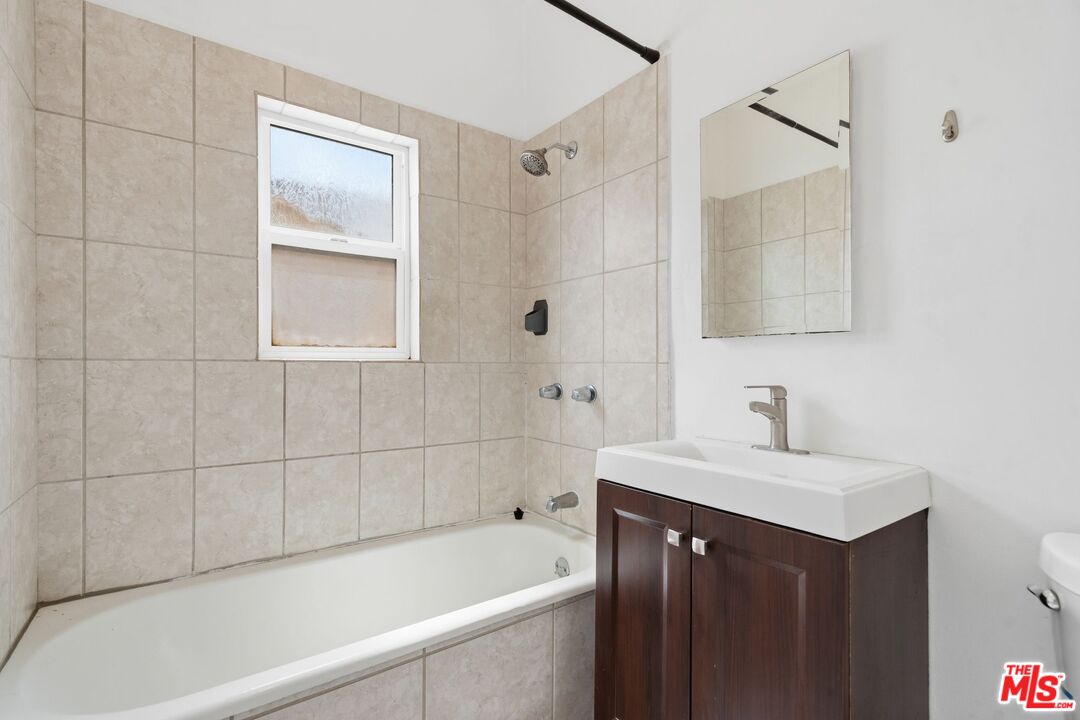 140 S Camden Dr Unit: 202