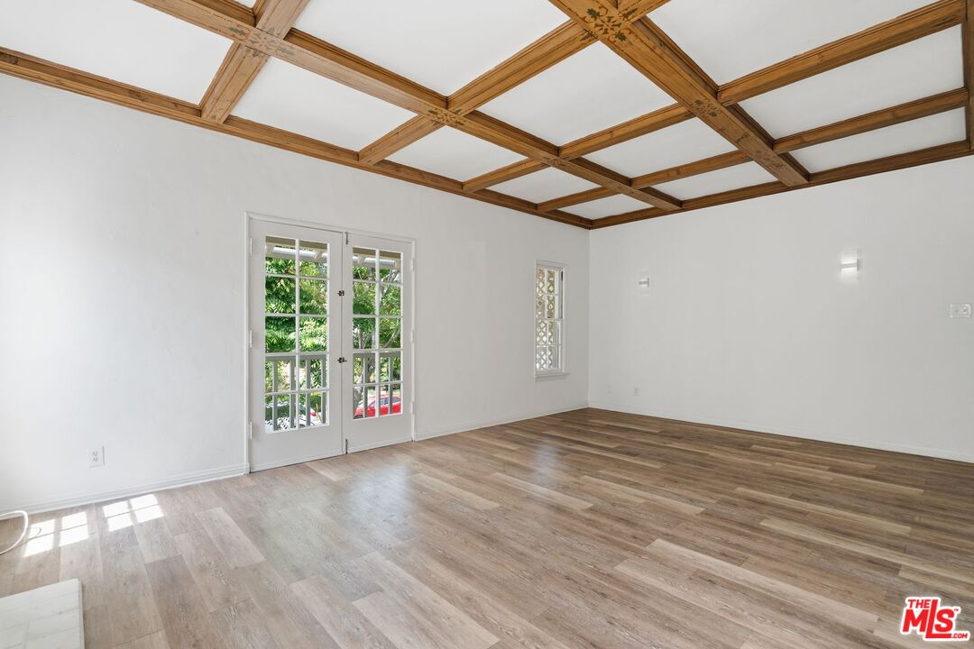 140 S Camden Dr Unit: 202