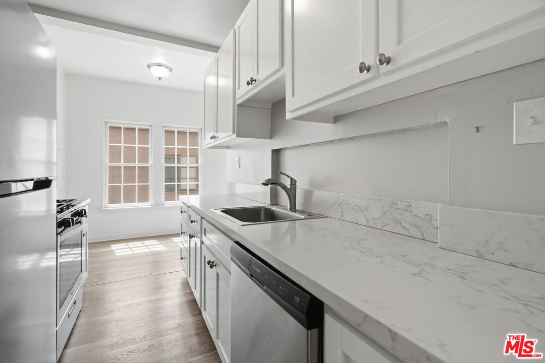 140 S Camden Dr Unit: 202