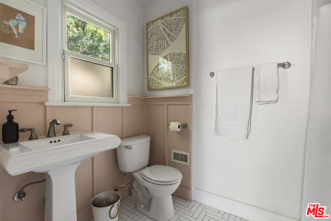 105 S La Jolla Ave