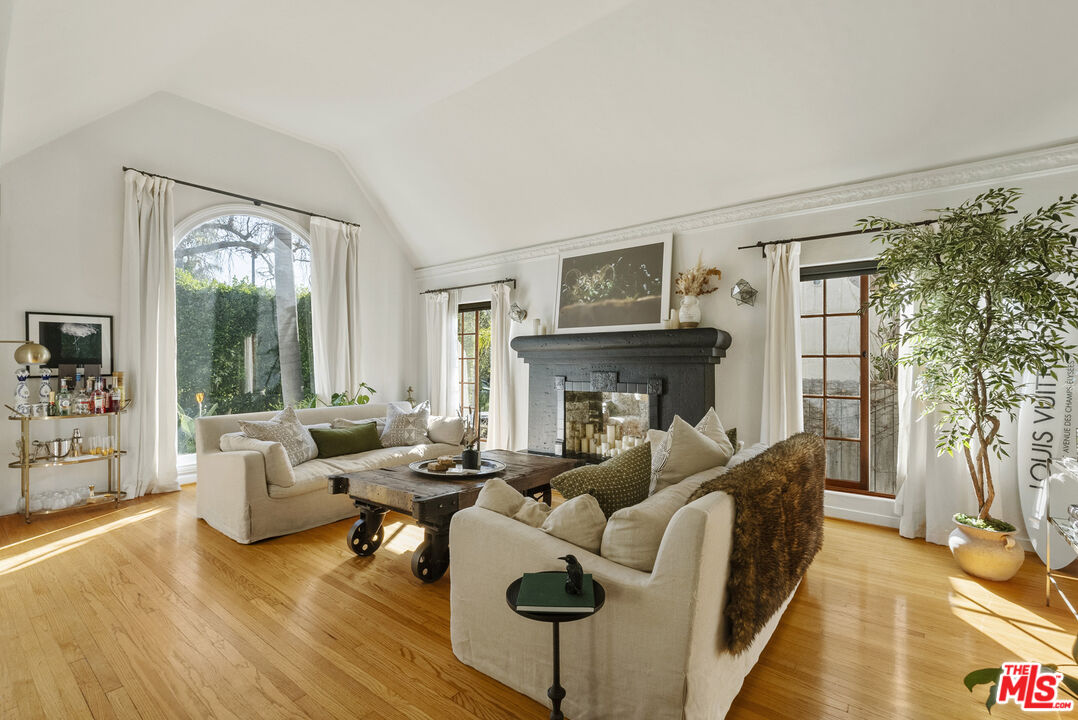 105 S La Jolla Ave