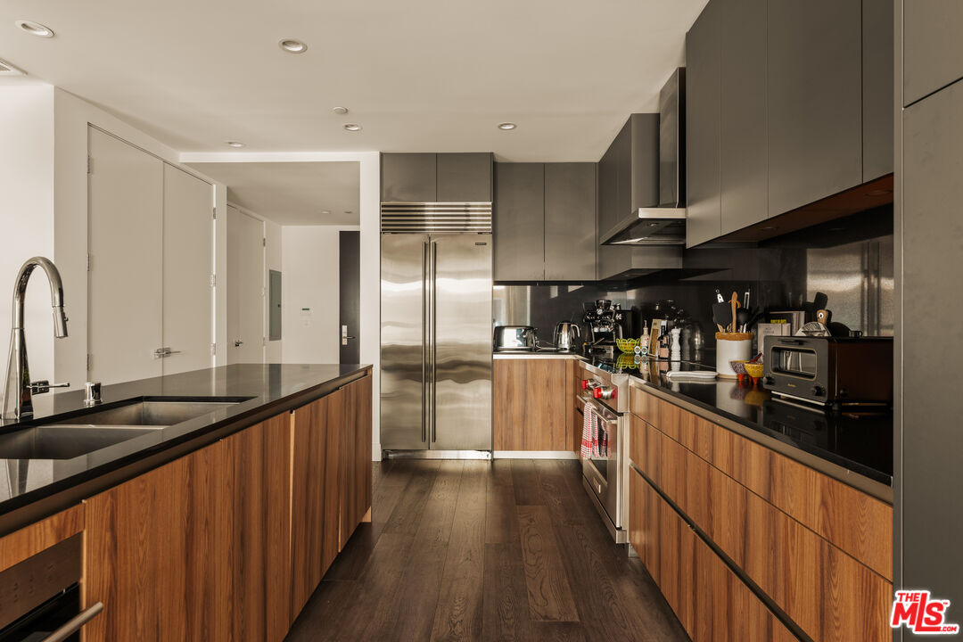 728 N Sweetzer Ave Unit: 212