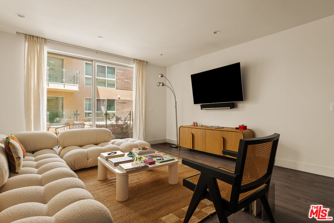 728 N Sweetzer Ave Unit: 212