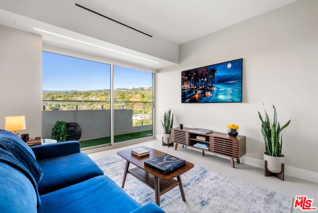 838 N Doheny Dr Unit: 1202