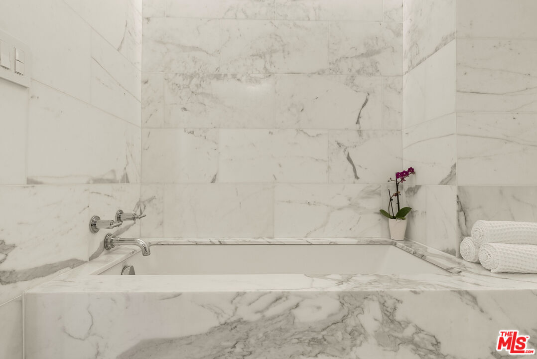 838 N Doheny Dr Unit: 1202