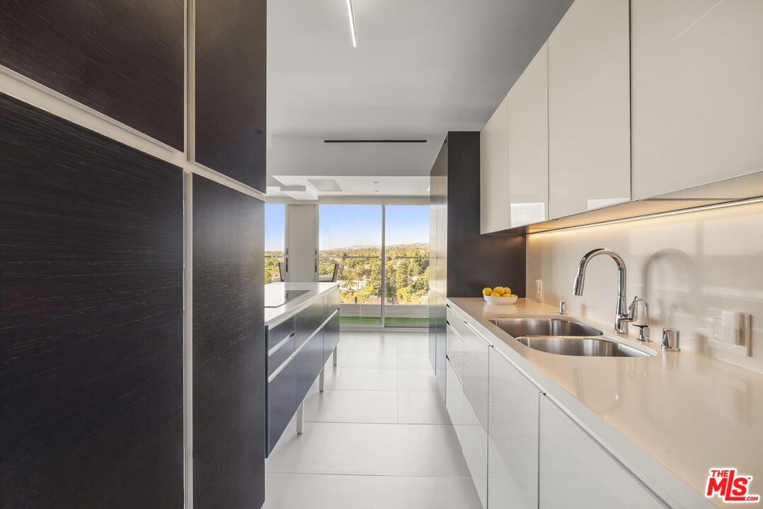 838 N Doheny Dr Unit: 1202