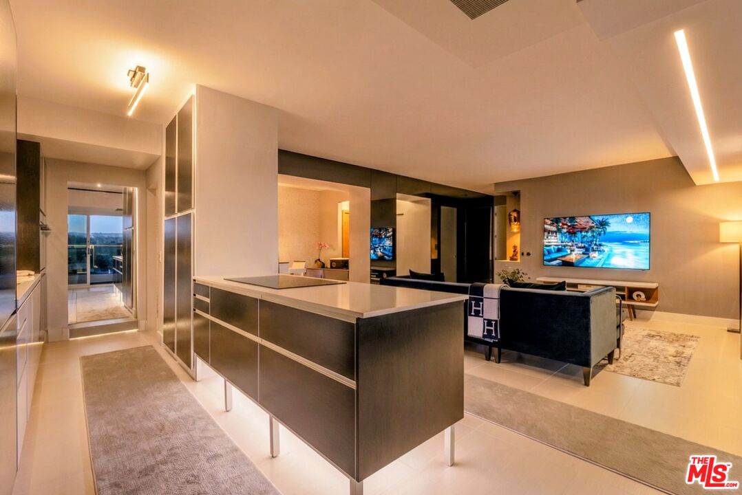 838 N Doheny Dr Unit: 1202