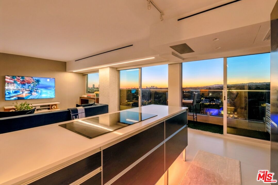 838 N Doheny Dr Unit: 1202