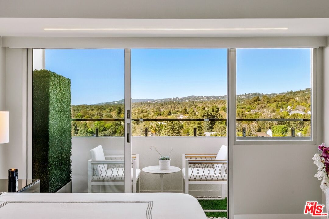 838 N Doheny Dr Unit: 1202