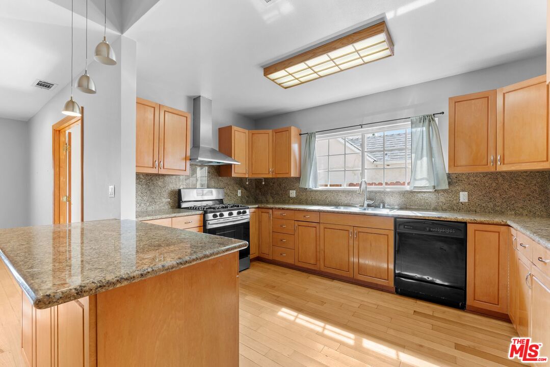 843 S Mullen Ave