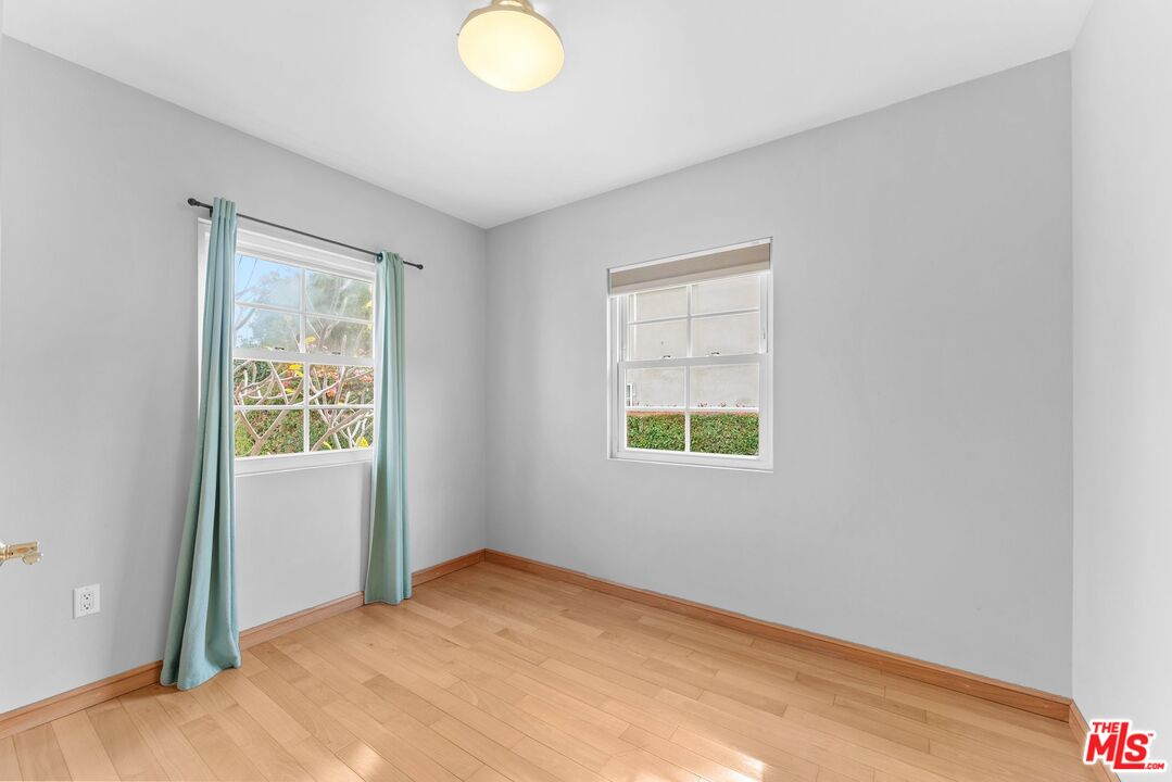 843 S Mullen Ave