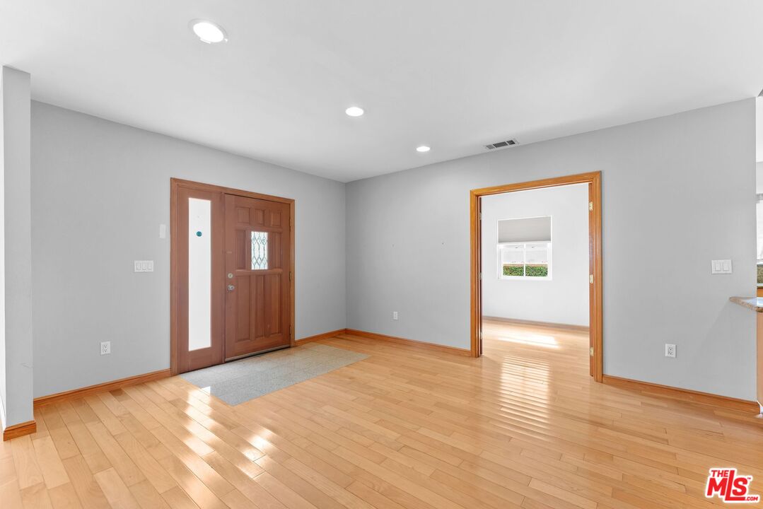 843 S Mullen Ave