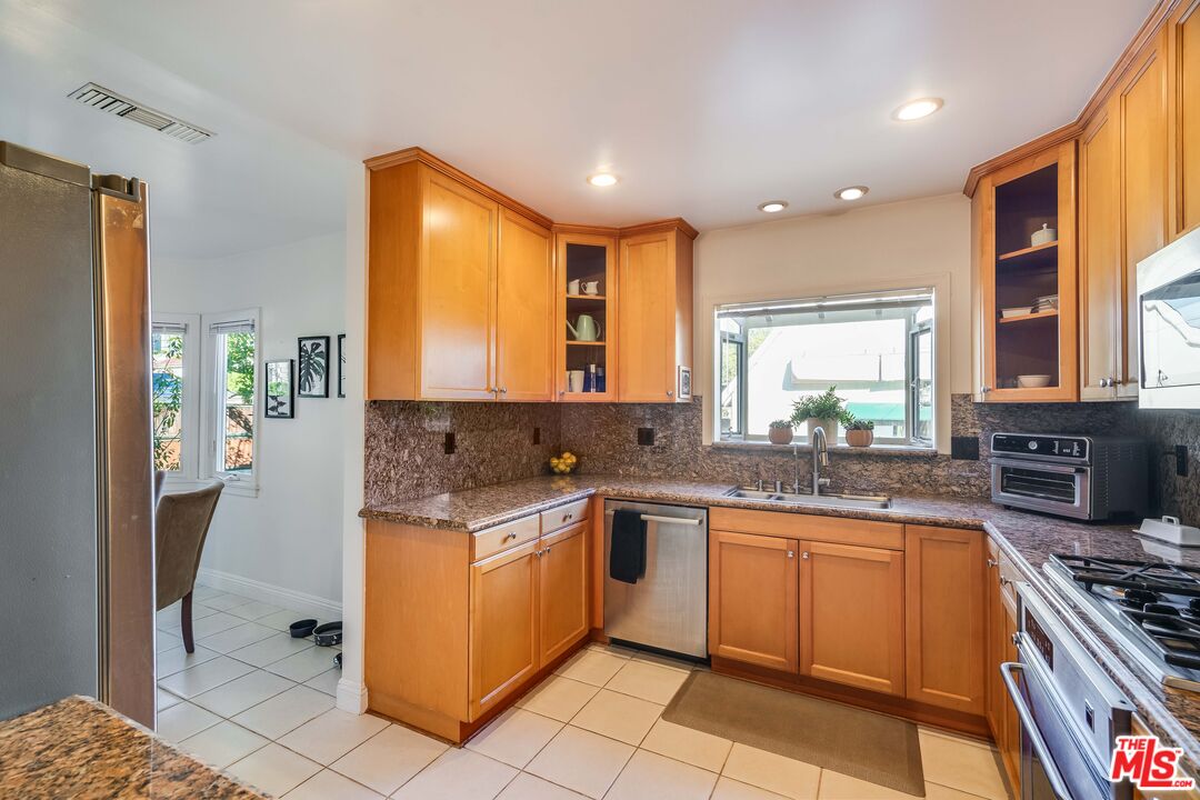 200 S Wetherly Dr