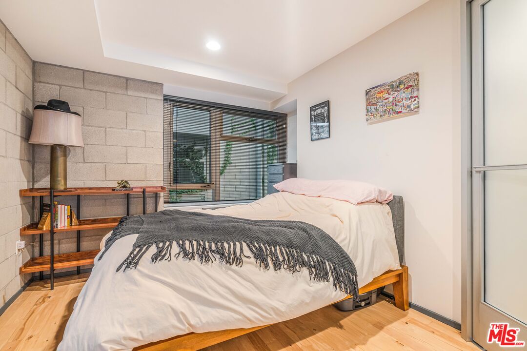3450 Cahuenga Blvd Unit: 412