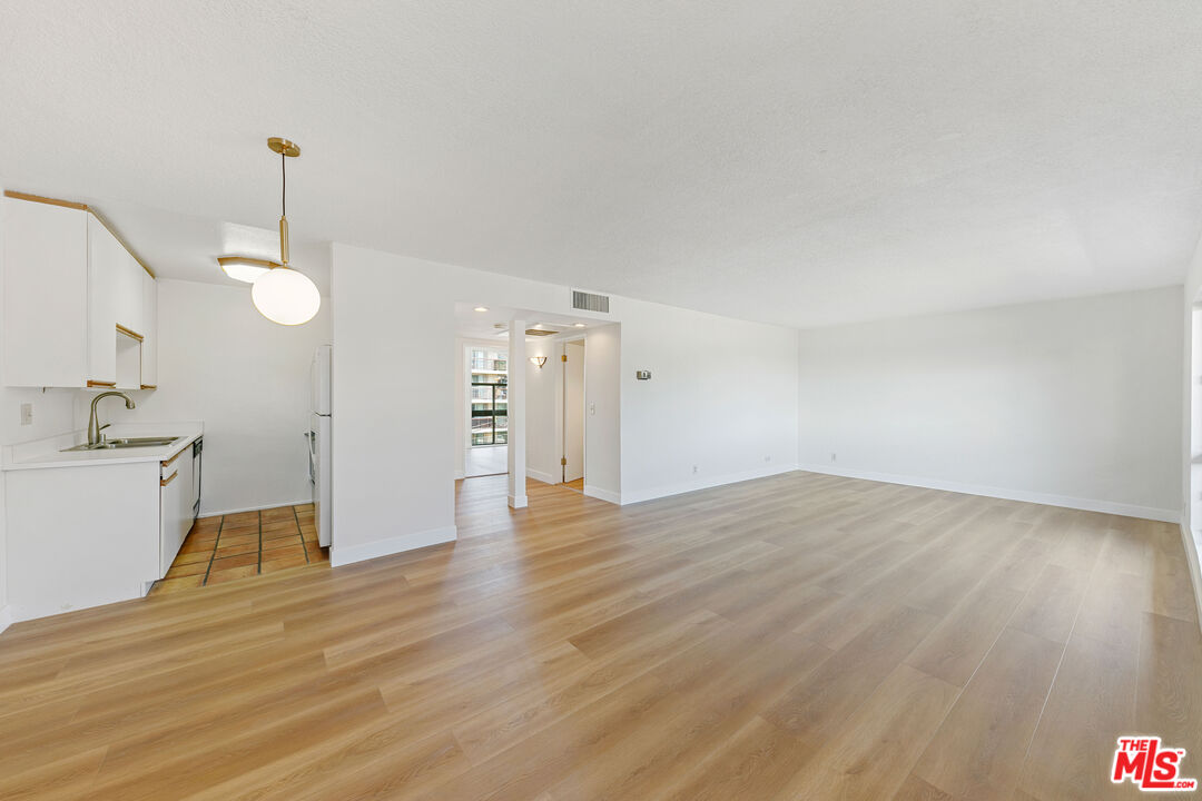 970 Palm Ave Unit: 301