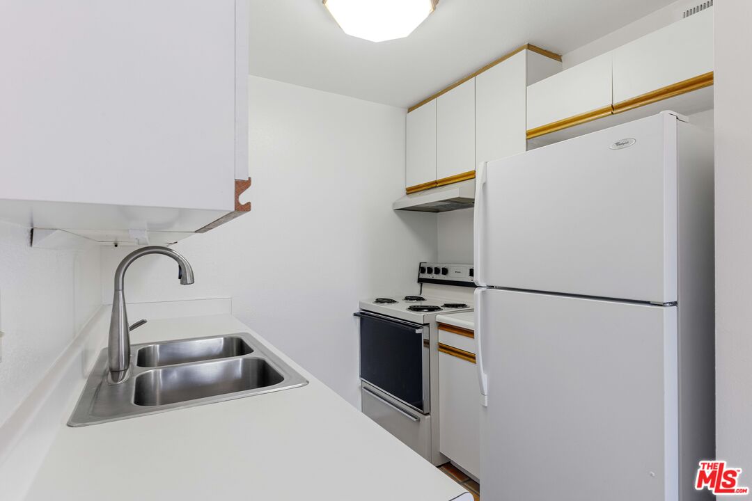 970 Palm Ave Unit: 301