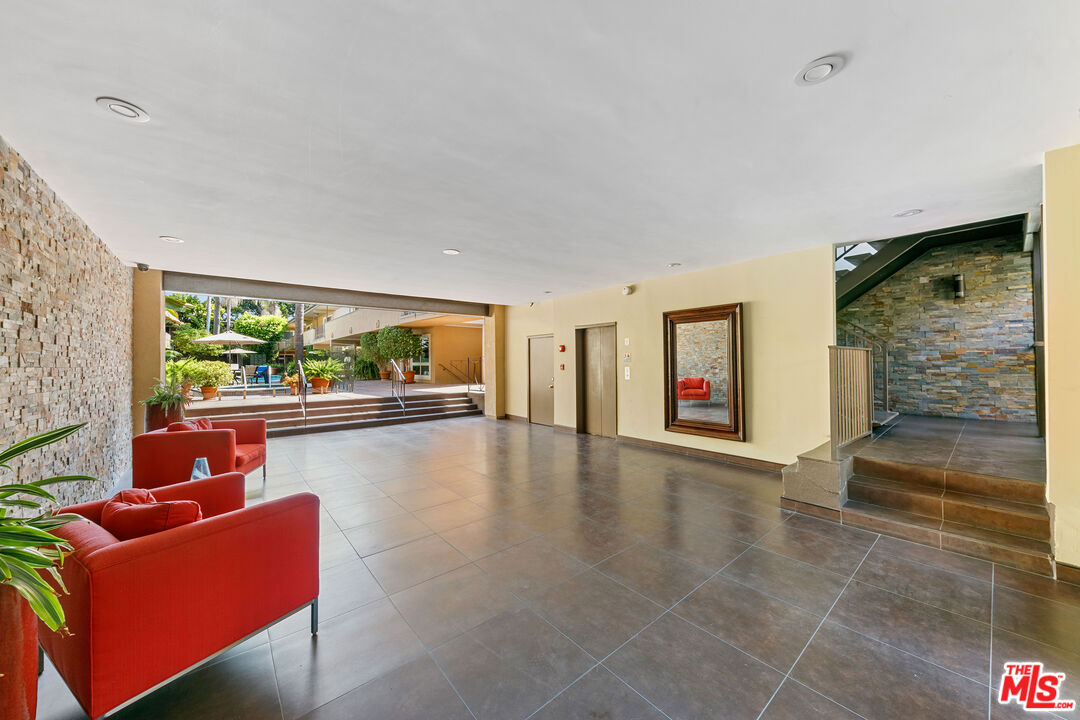 970 Palm Ave Unit: 301