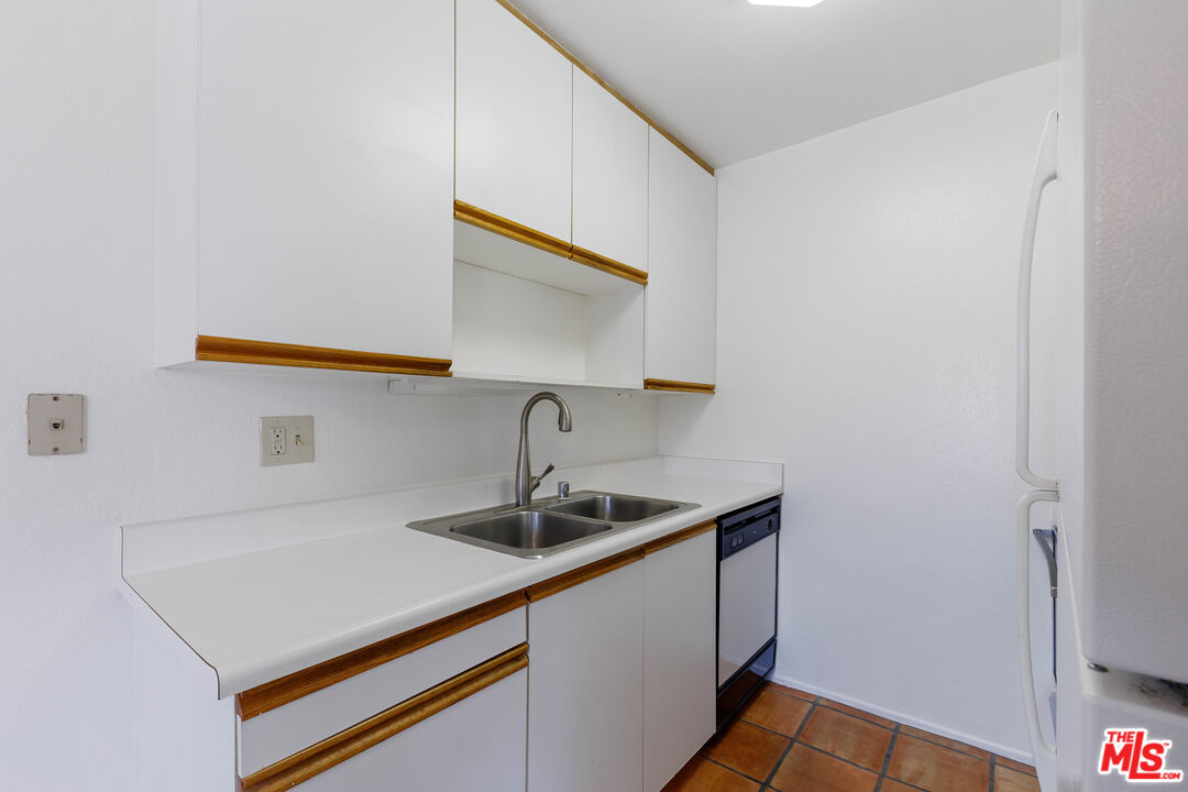 970 Palm Ave Unit: 301
