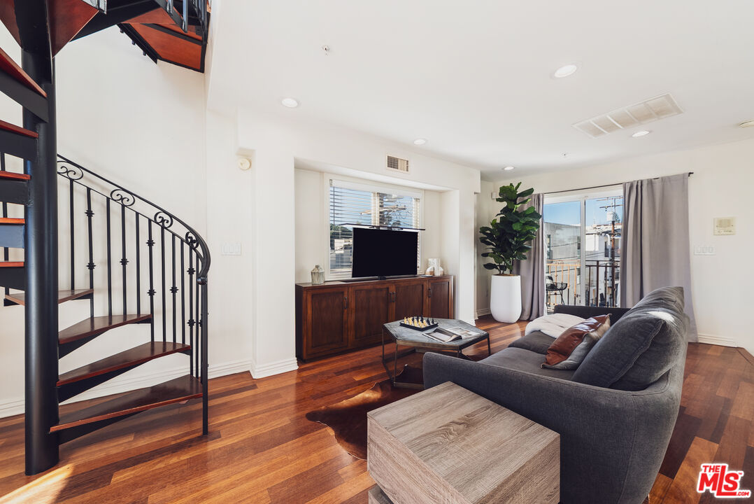 844 3rd St Unit: 5