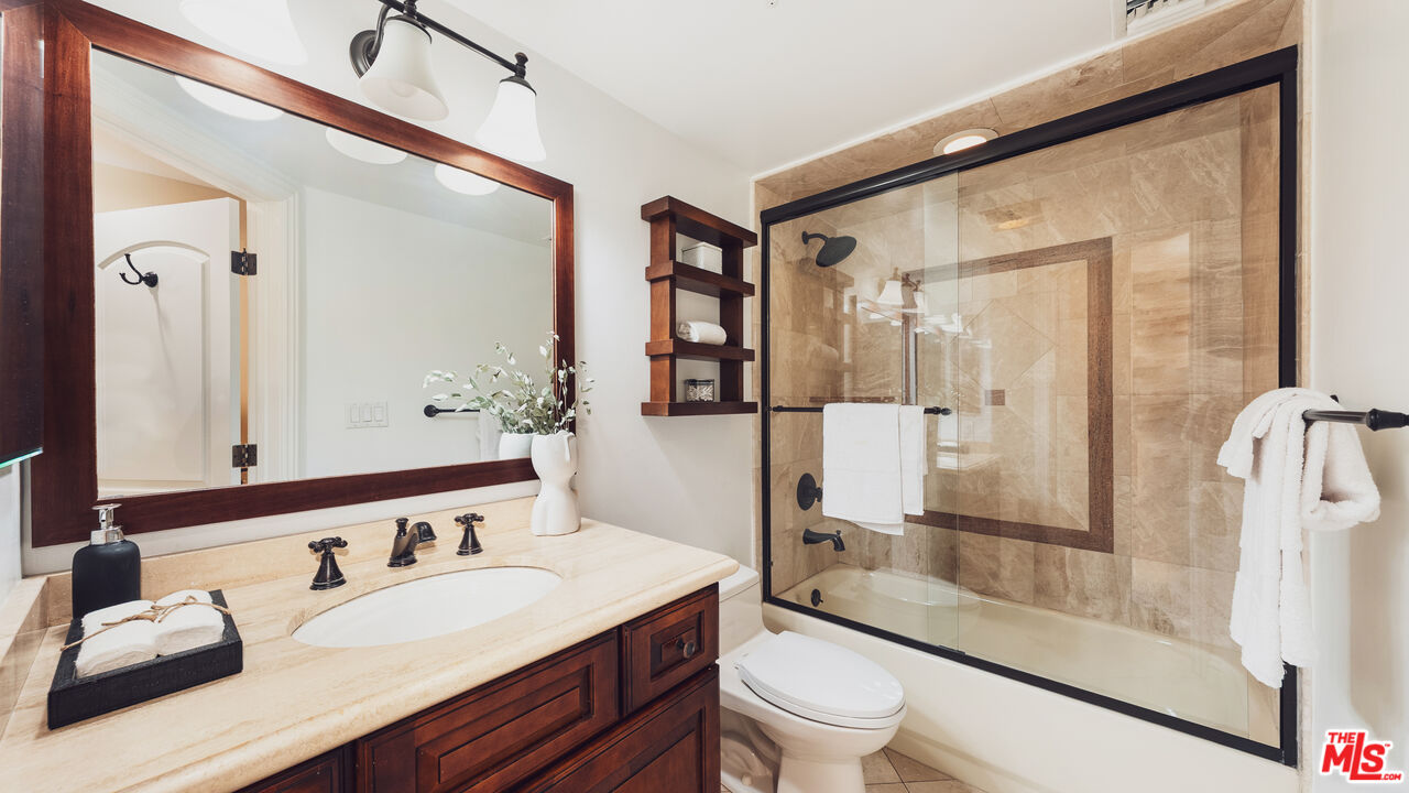 844 3rd St Unit: 5
