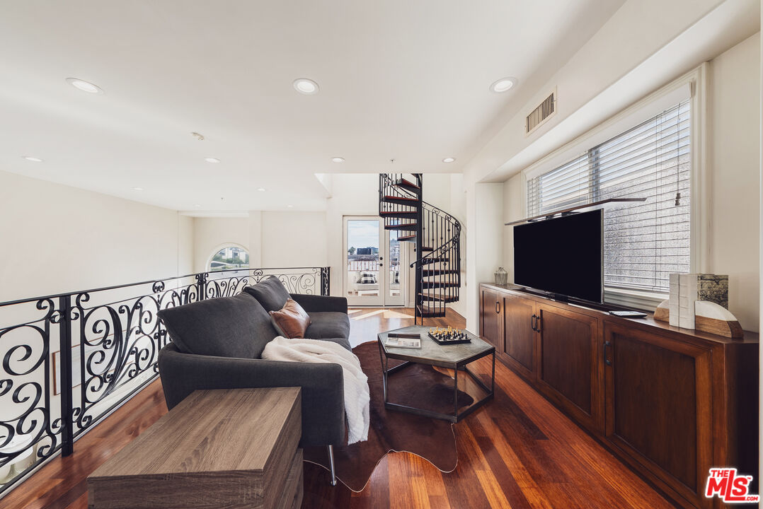 844 3rd St Unit: 5