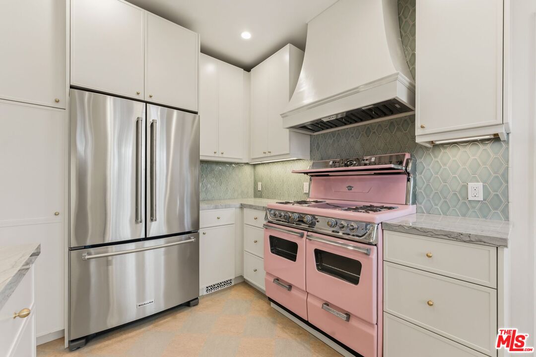 125 N Orange Dr