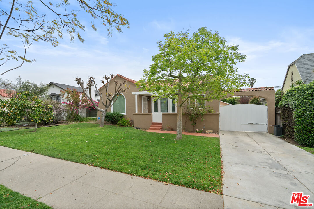 1612 S Genesee Ave