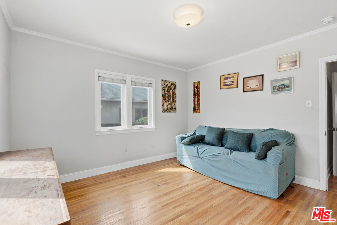 1612 S Genesee Ave