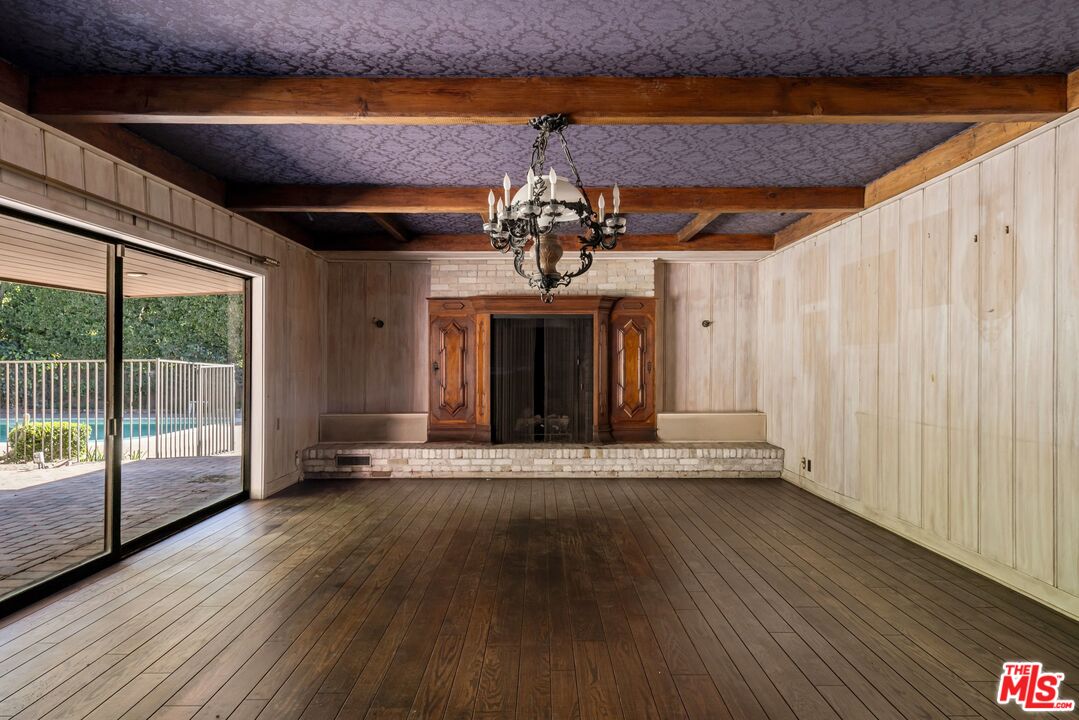 1110 Sutton Way
