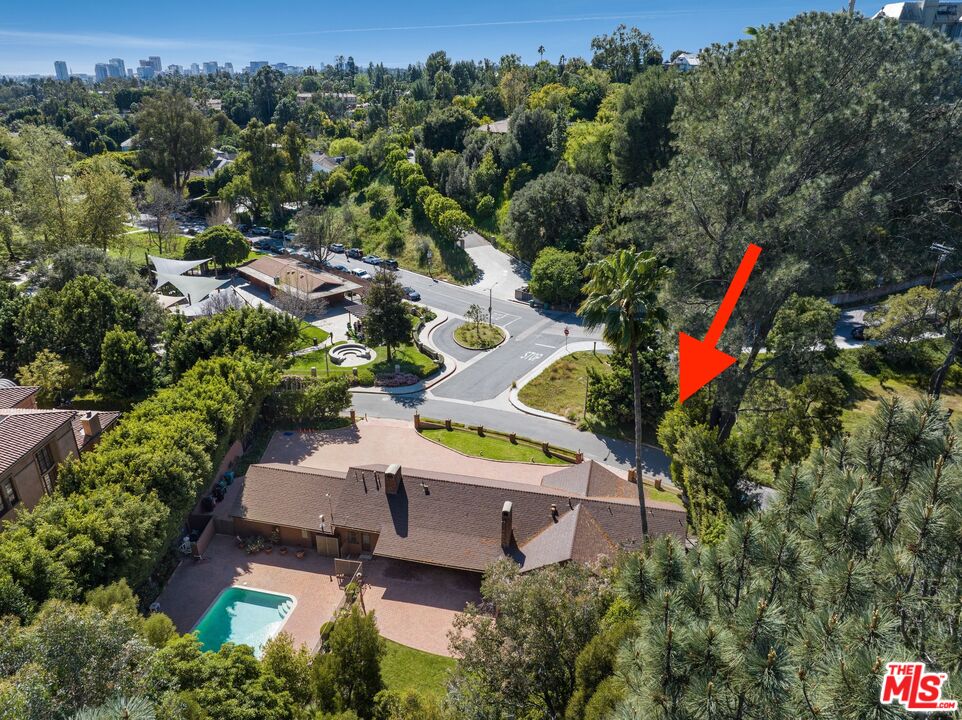 1110 Sutton Way