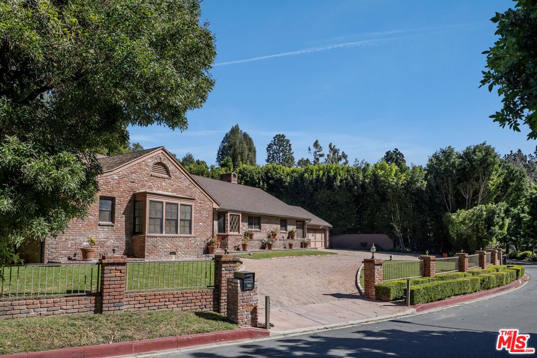 1110 Sutton Way