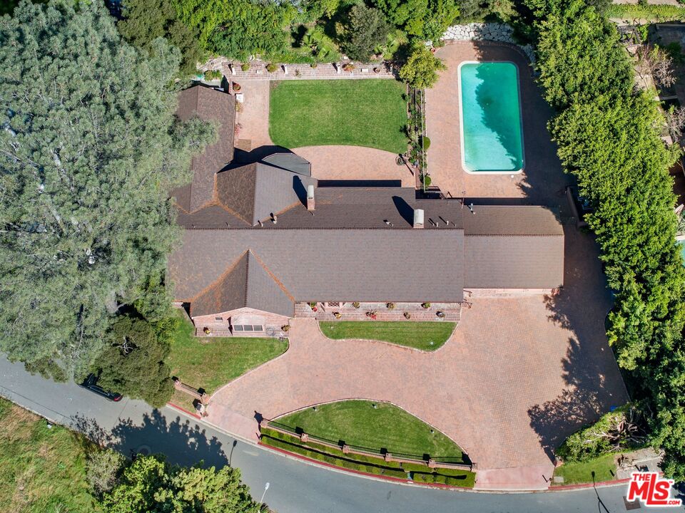 1110 Sutton Way