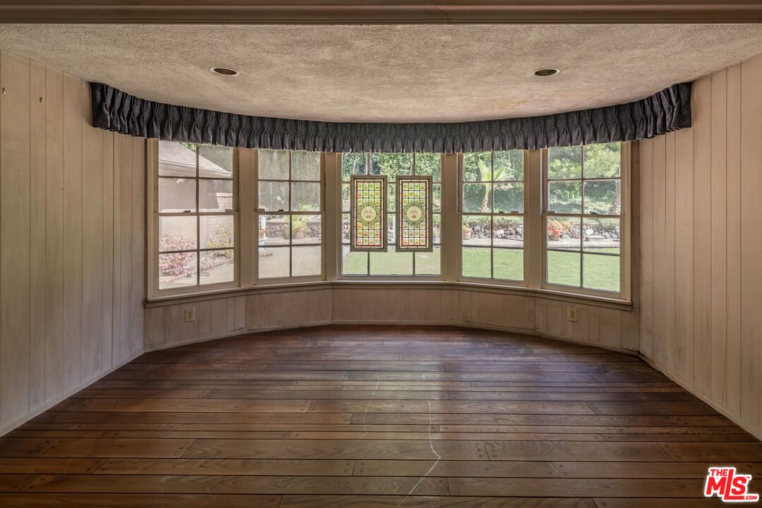 1110 Sutton Way