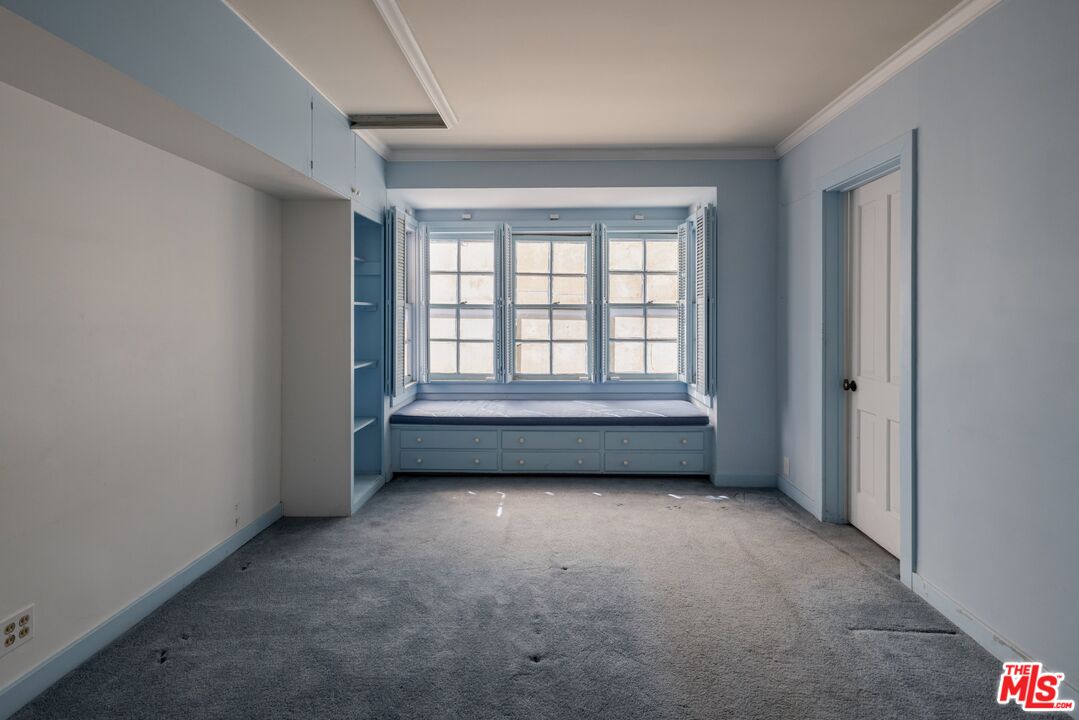 1110 Sutton Way