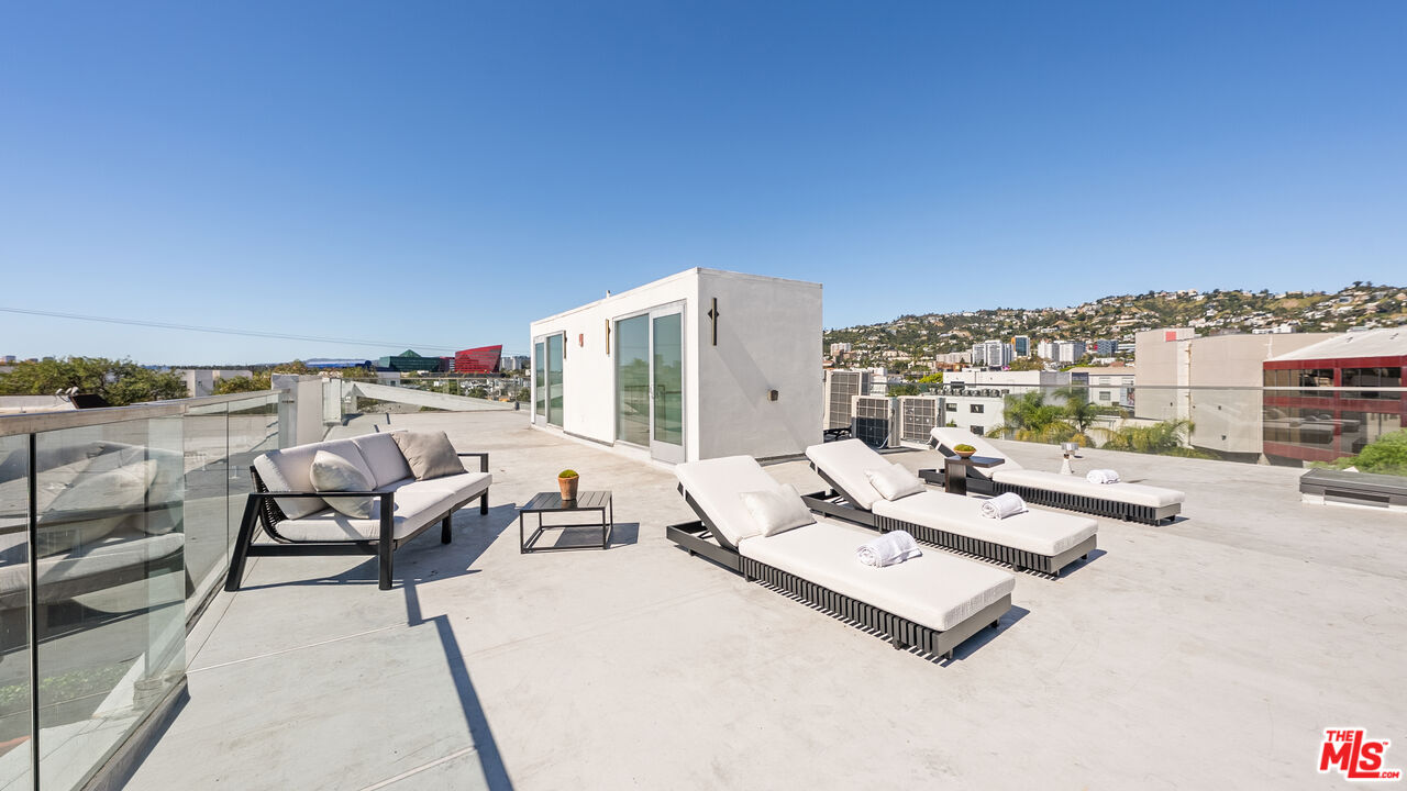 621 N Kings Rd Unit: 3