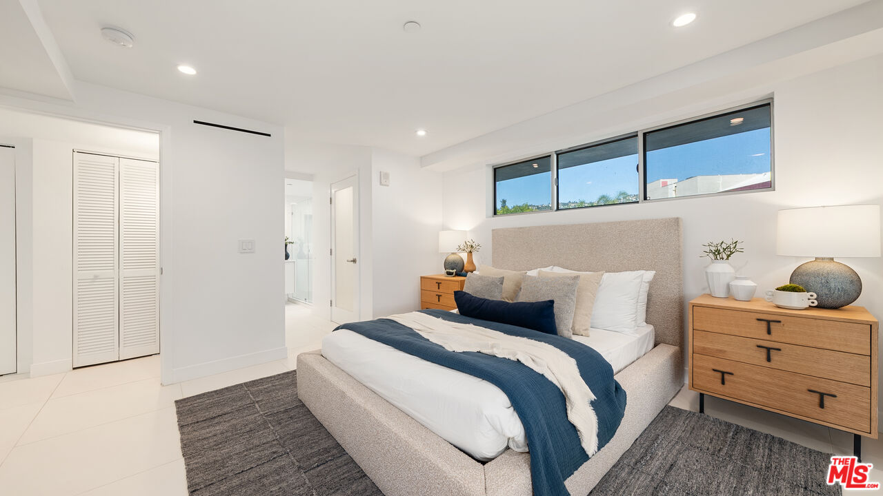 621 N Kings Rd Unit: 3