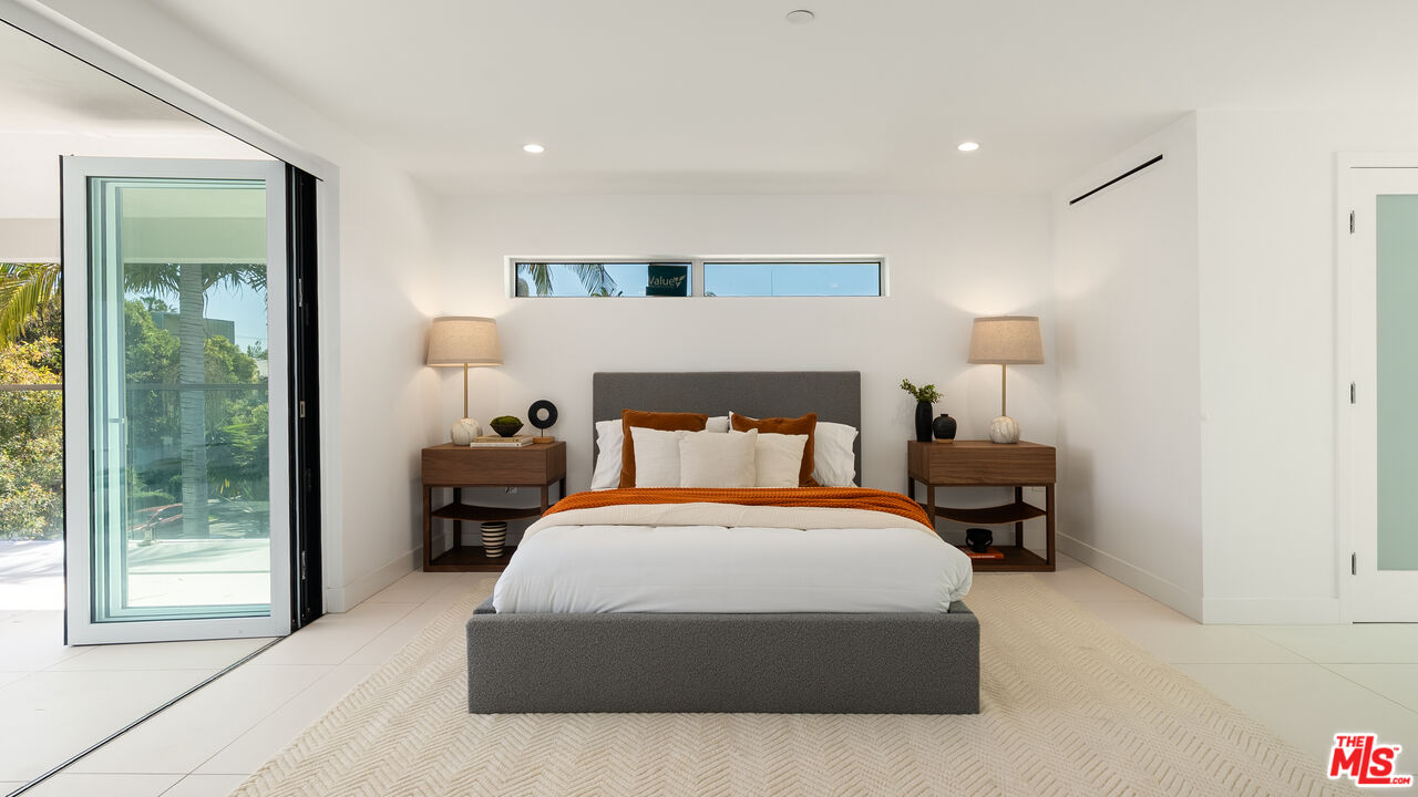 621 N Kings Rd Unit: 3