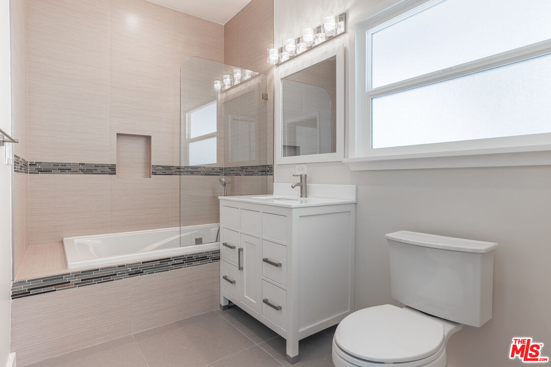 31 Breeze Ave Unit: C