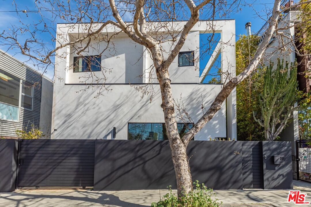 214 S Venice Blvd