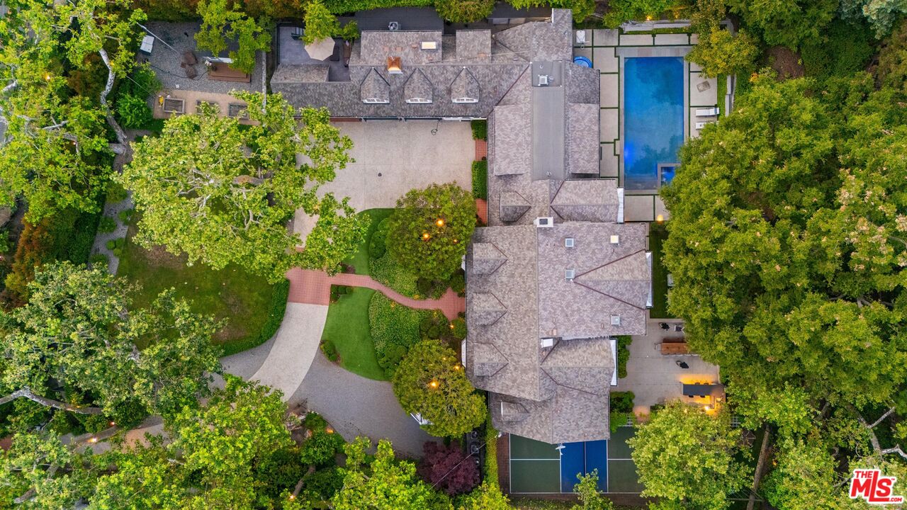 2600 Mandeville Canyon Rd
