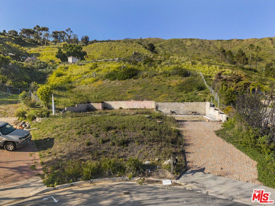 20541 Roca Chica Dr