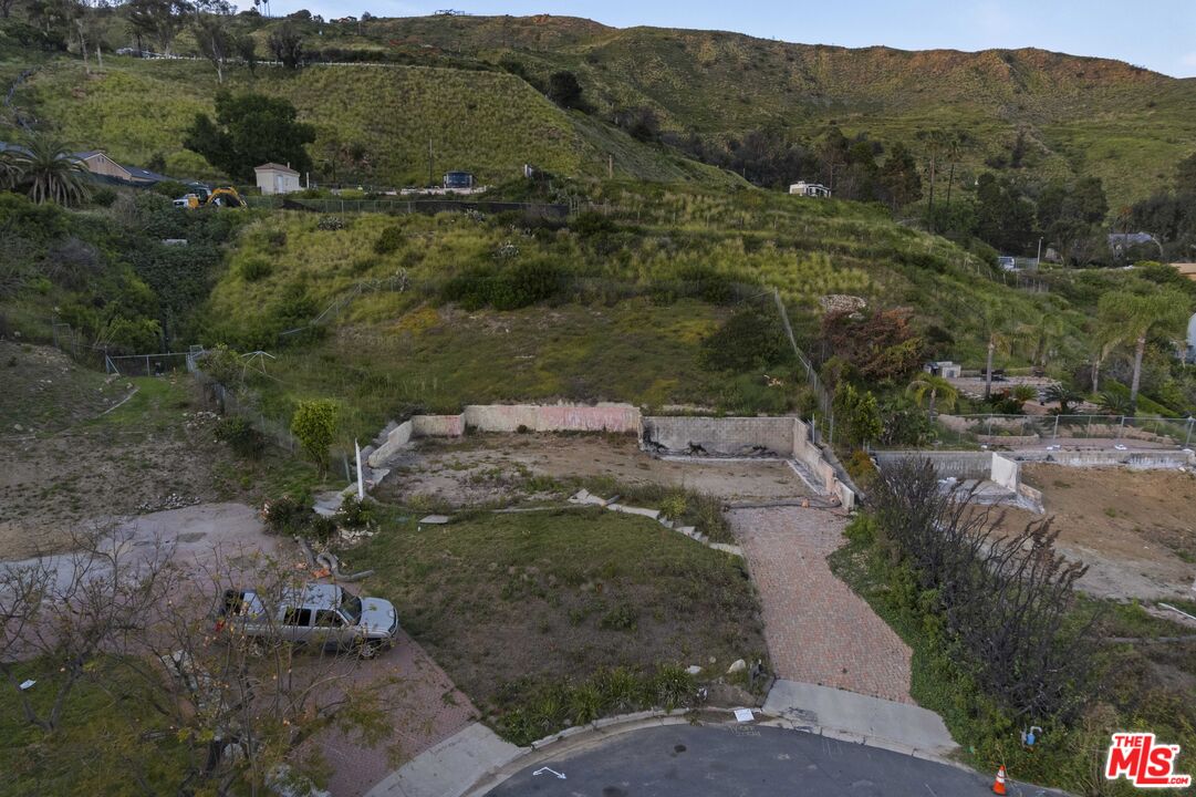 20541 Roca Chica Dr